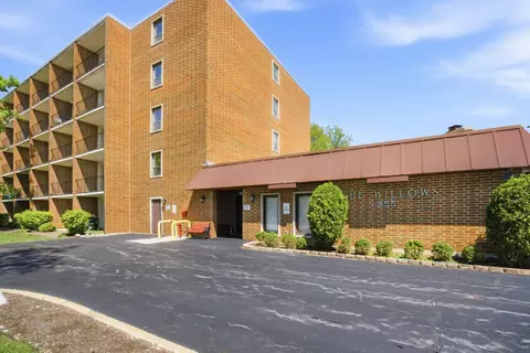 255 S West Ave #310, Elmhurst, IL 60126
