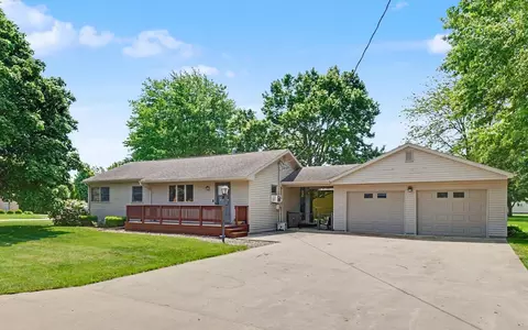 430 E Dent St, Gilman, IL 60938