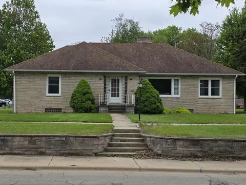 209 W 2nd St, Prophetstown, IL 61277