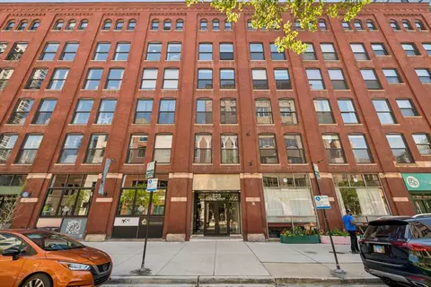 225 W Huron St #419, Chicago, IL 60654