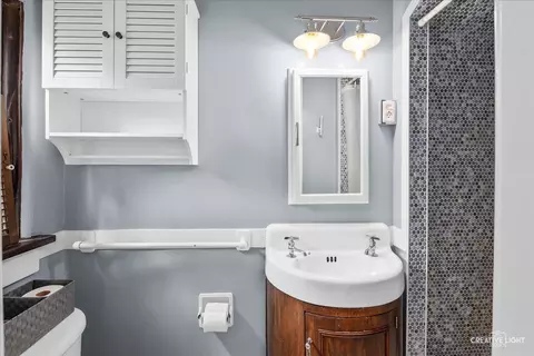 Bath - 241 Legrande Blvd, Aurora, IL 60506 photo 2 of 3