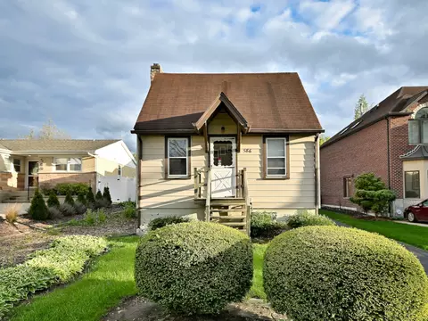 586 W Armitage Ave, Elmhurst, IL 60126