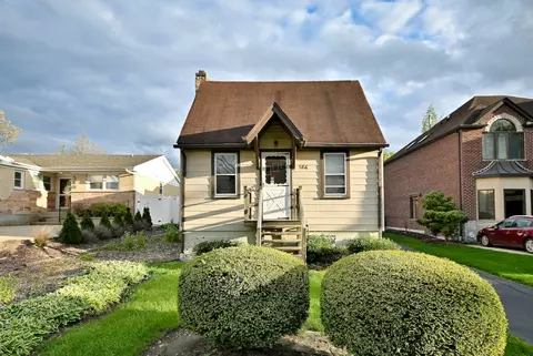 586 W Armitage Ave, Elmhurst, IL 60126