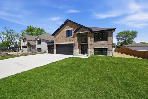 8011 S Oconto Ave, Bridgeview, IL 60455