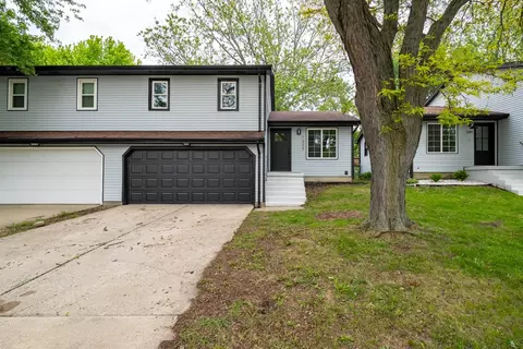 1307 Bancroft Dr, Bloomington, IL 61704