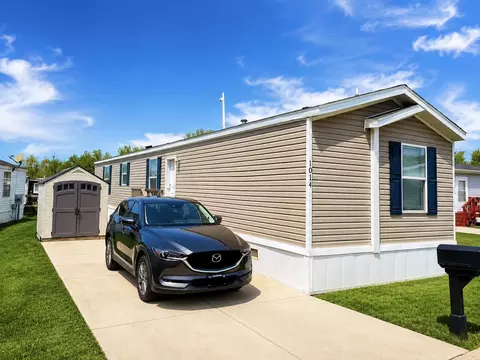 1014 NW Alma Cir, Round Lake, IL 60073