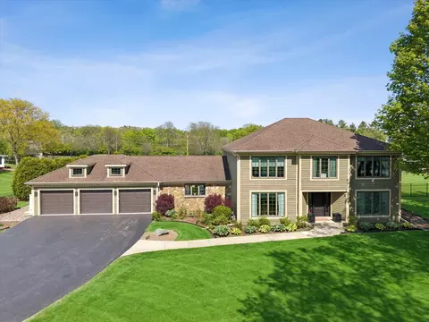 6731 Estate Ln, Long Grove, IL 60060