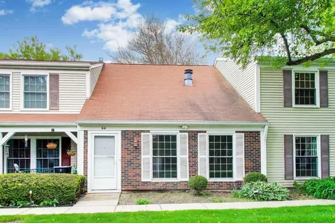 64 Bright Oaks Cir, Cary, IL 60013