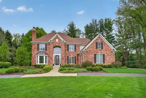 40 W310 Waterford Ln, Saint Charles, IL 60175