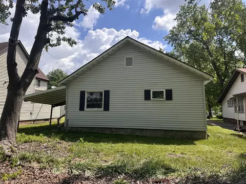 204 S 10th St, Herrin, IL 62948