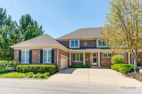 2148 Royal Ridge Dr, Northbrook, IL 60062