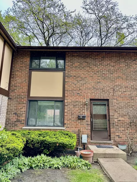 18 W158 16th St, Villa Park, IL 60181
