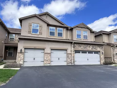 1875 N Crenshaw Cir, Vernon Hills, IL 60061