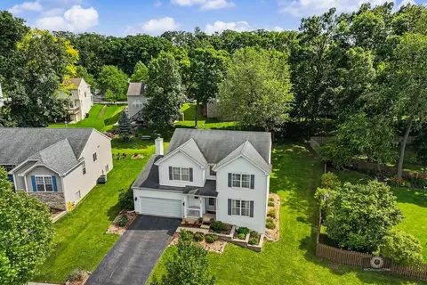 483 Elm Ridge Rd, Carpentersville, IL 60110