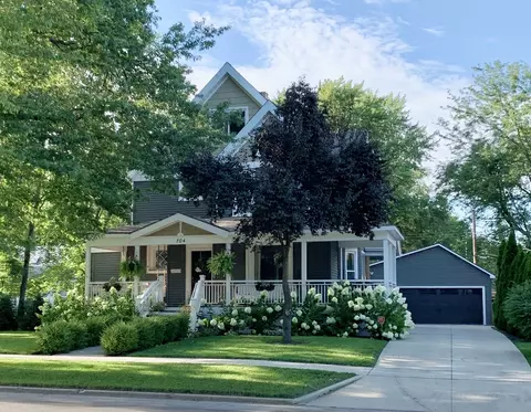 704 W Springfield Ave, Champaign, IL 61820