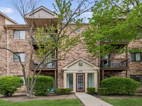 2213 Nichols Rd #B, Arlington Heights, IL 60004