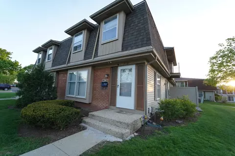 718 Newton Ct, Schaumburg, IL 60193