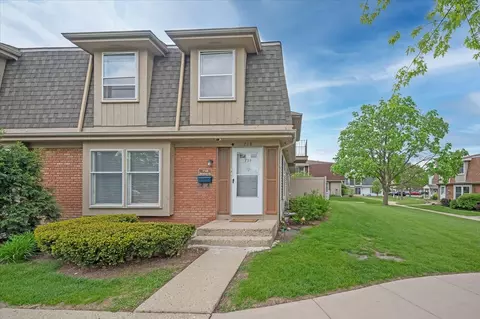718 Newton Ct, Schaumburg, IL 60193