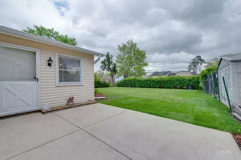 Exterior - 691 Westmere Rd, Des Plaines, IL 60016 photo 5 of 9