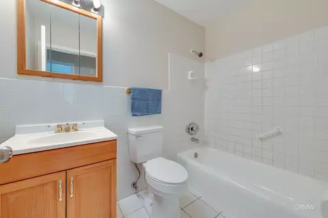 Bath - 691 Westmere Rd, Des Plaines, IL 60016 photo 2 of 2