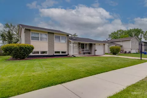 691 Westmere Rd, Des Plaines, IL 60016