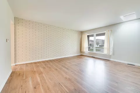 Living - 691 Westmere Rd, Des Plaines, IL 60016 photo 1 of 3
