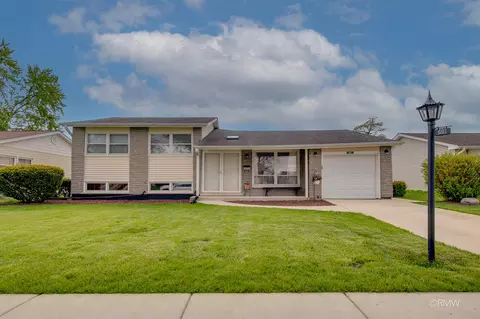 Exterior - 691 Westmere Rd, Des Plaines, IL 60016 photo 3 of 9