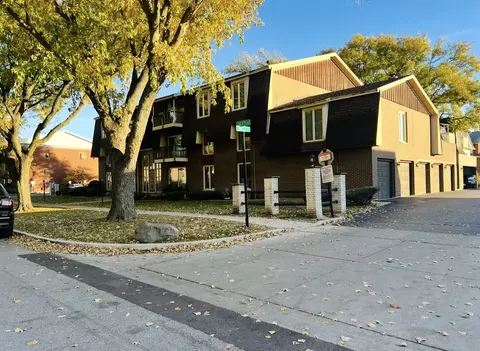 5721 W 103rd St #203, Oak Lawn, IL 60453