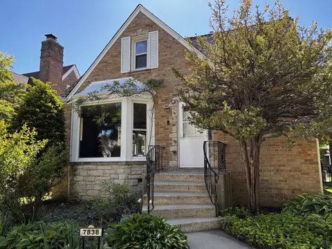 7838 Lowell Ave, Skokie, IL 60076