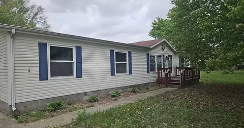 301 Illini Dr, Watson, IL 62473