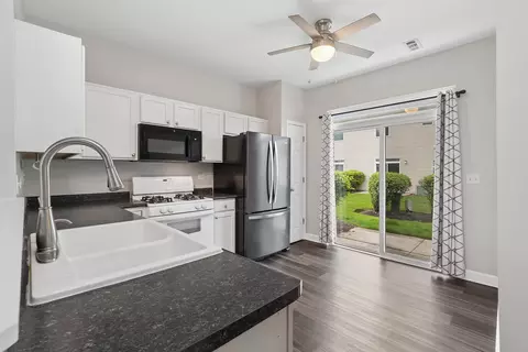 Kitchen - 7221 Alden Dr, Plainfield, IL 60586 photo 2 of 4