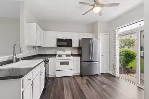 Kitchen - 7221 Alden Dr, Plainfield, IL 60586 photo 3 of 4