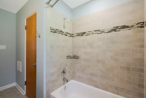 Bath - 1615 Evergreen St, Wheaton, IL 60187 photo 2 of 2