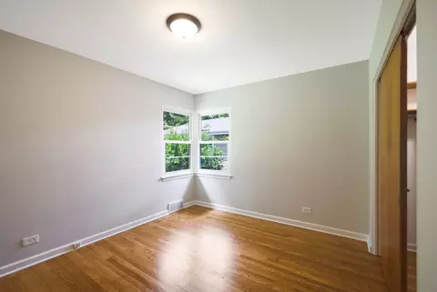 Bedroom - 1615 Evergreen St, Wheaton, IL 60187 photo 1 of 6