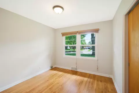 Bedroom - 1615 Evergreen St, Wheaton, IL 60187 photo 6 of 6
