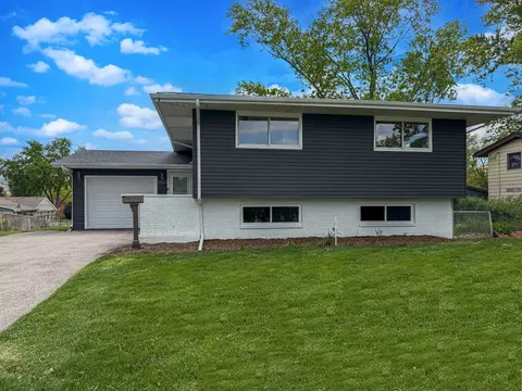 2541 75th St, Woodridge, IL 60517