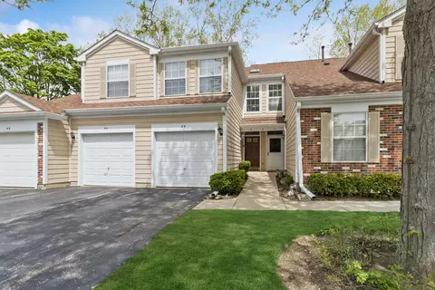 8 Tyler Ct #B, Streamwood, IL 60107