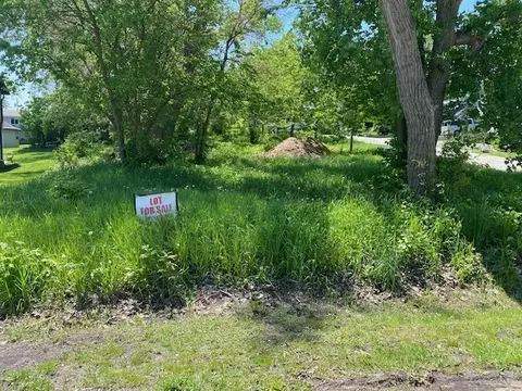1023 Hooks Ln, Fox Lake, IL 60050