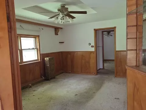 Living - 3626 149th St, Midlothian, IL 60445 photo 2 of 4