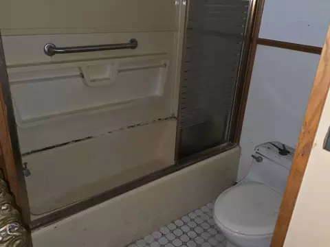 Bath - 3626 149th St, Midlothian, IL 60445 photo 2 of 2