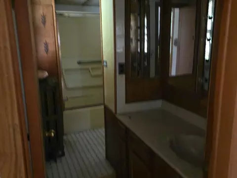 Bath - 3626 149th St, Midlothian, IL 60445 photo 1 of 2