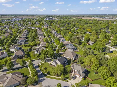 View/Area - 26407 Silverleaf Dr, Plainfield, IL 60585 photo 6 of 12