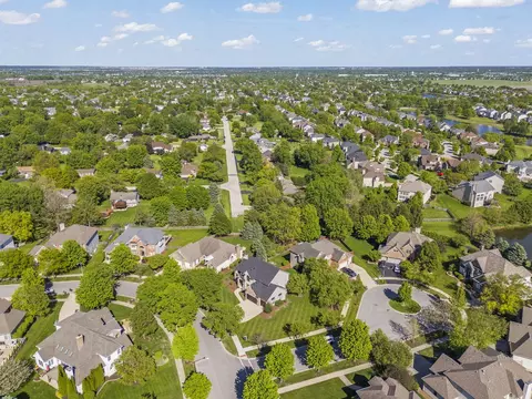 View/Area - 26407 Silverleaf Dr, Plainfield, IL 60585 photo 4 of 12