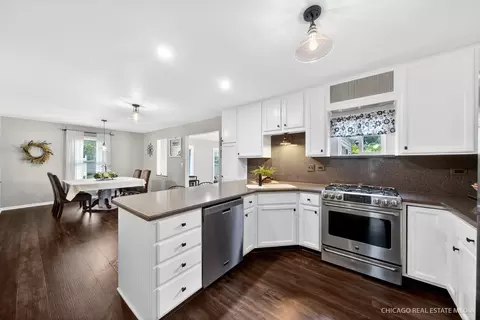 Kitchen - 2777 Colonial Dr, Elgin, IL 60124 photo 2 of 2