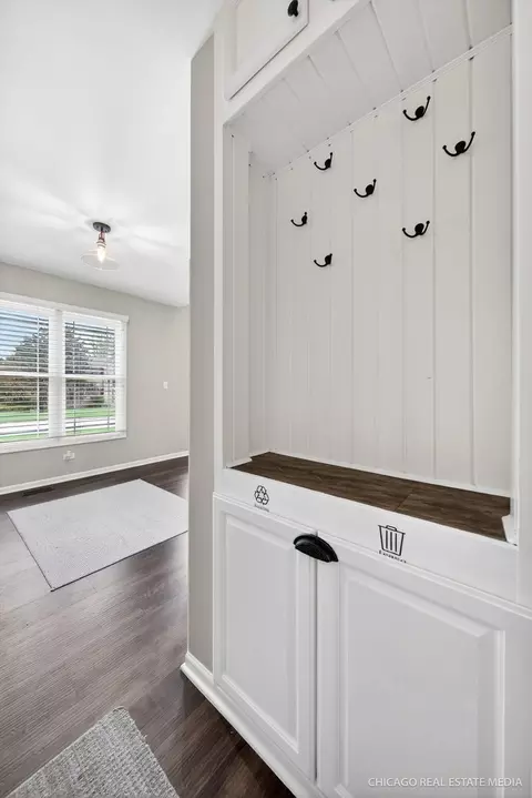Entry Way - 2777 Colonial Dr, Elgin, IL 60124 photo 4 of 5