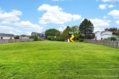 Exterior - 2777 Colonial Dr, Elgin, IL 60124 photo 2 of 3