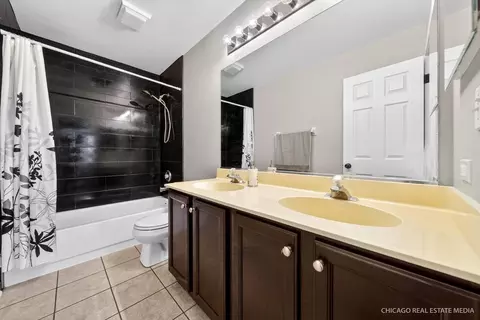 Bath - 2777 Colonial Dr, Elgin, IL 60124 photo 4 of 4