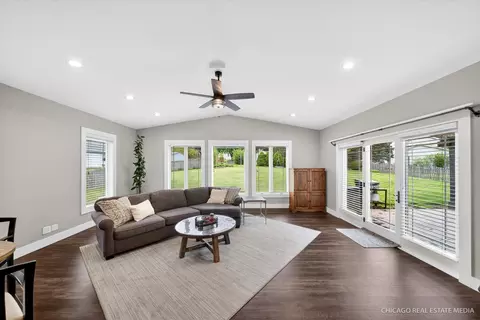 Living - 2777 Colonial Dr, Elgin, IL 60124 photo 1 of 2