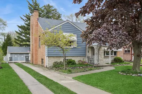 285 Desplaines Ave, Riverside, IL 60546