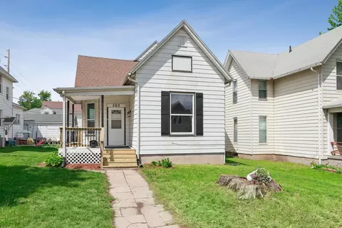 560 10th Ave, Clinton, IA 52732
